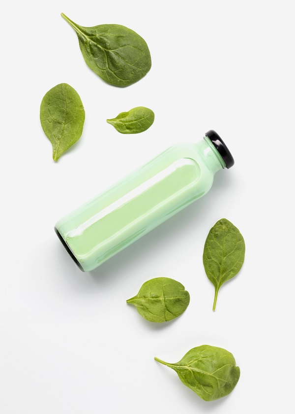 flat-lay-juice-bottle-with-spinach-leaves flat-lay-juice-bottle-with-spinach-leaves